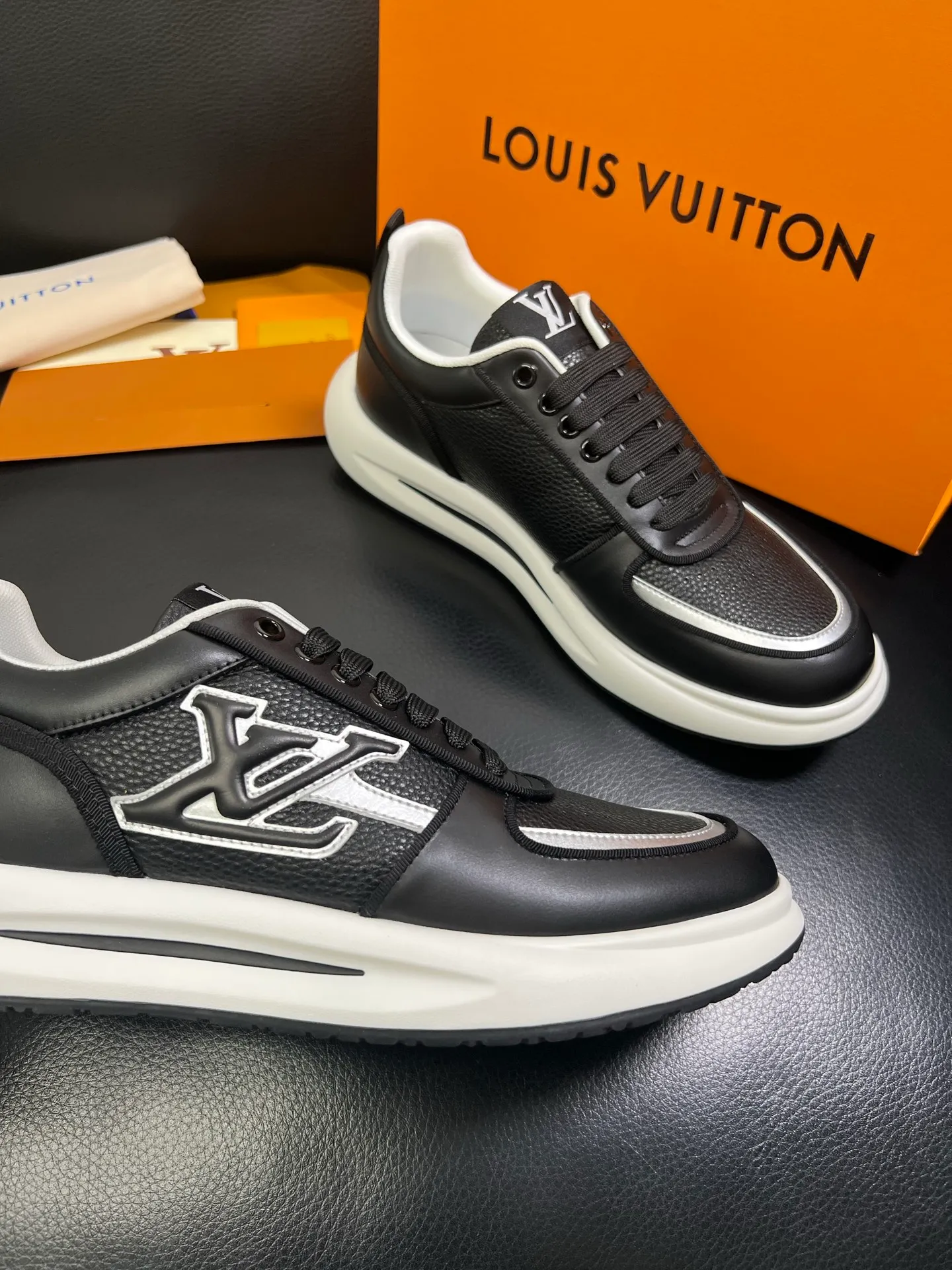 Men's shoes💰800 Lv 🔍Top purchasing agent🇮🇹 Louis Vuitton, the sports sneaker counter is synchronized, the uppers are imported from Italy, high-quality splicing colorful and complex crafts, the imported mesh padding is soft and comfortable, soles: original soles specially provided by the original factory, T men's men's shoes 💰U exclusive movable molded soles are super comfortable, original factory and single goods, 🔍🔍high quality, you can enter and exit the counter at will, welcome to compare, code number 38-44 (customized 45) 85871